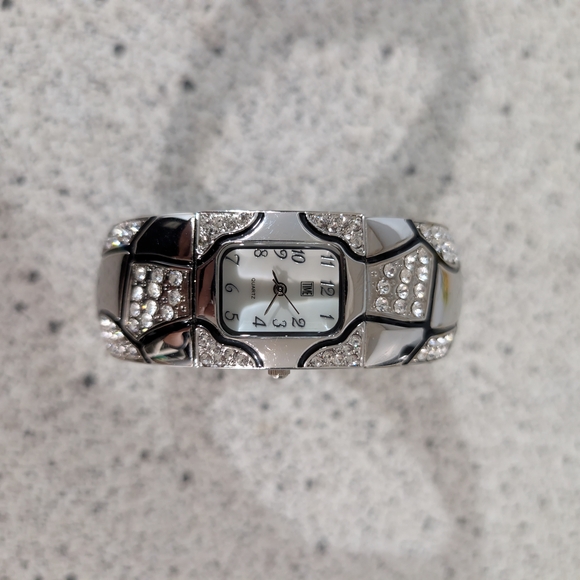 Silver Geometric Patterned Watch - Picture 8 of 11